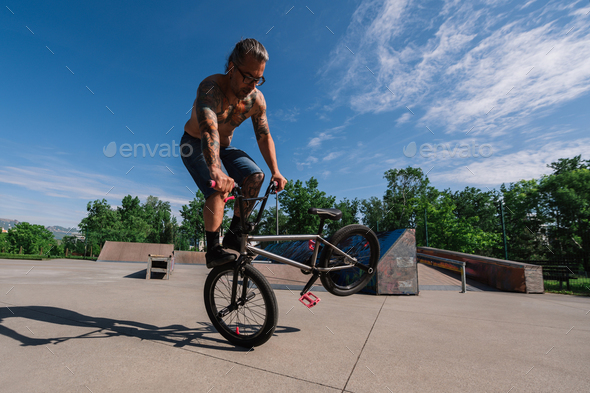 Trick hotsell bike riding